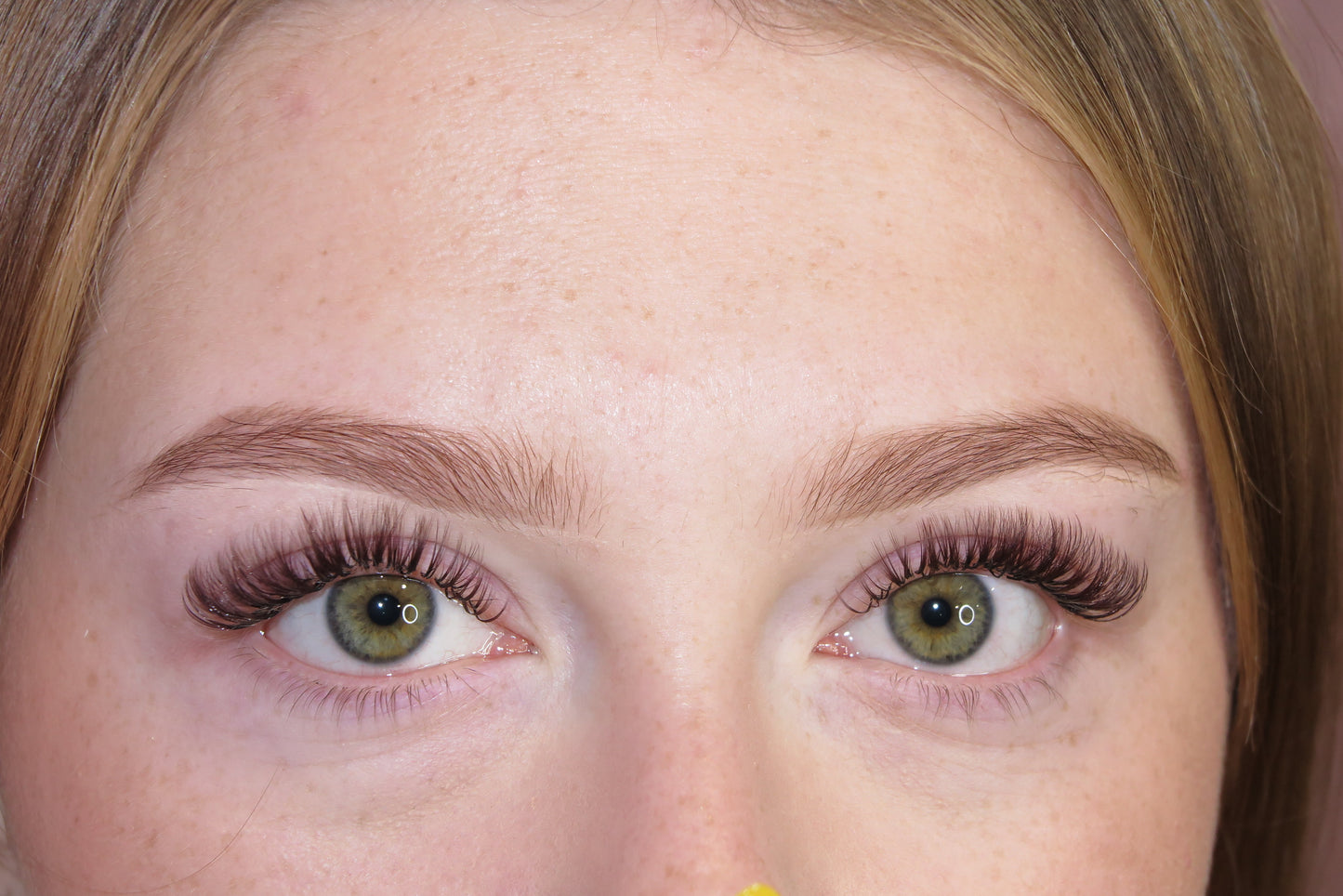 Dark brown volume lash tray